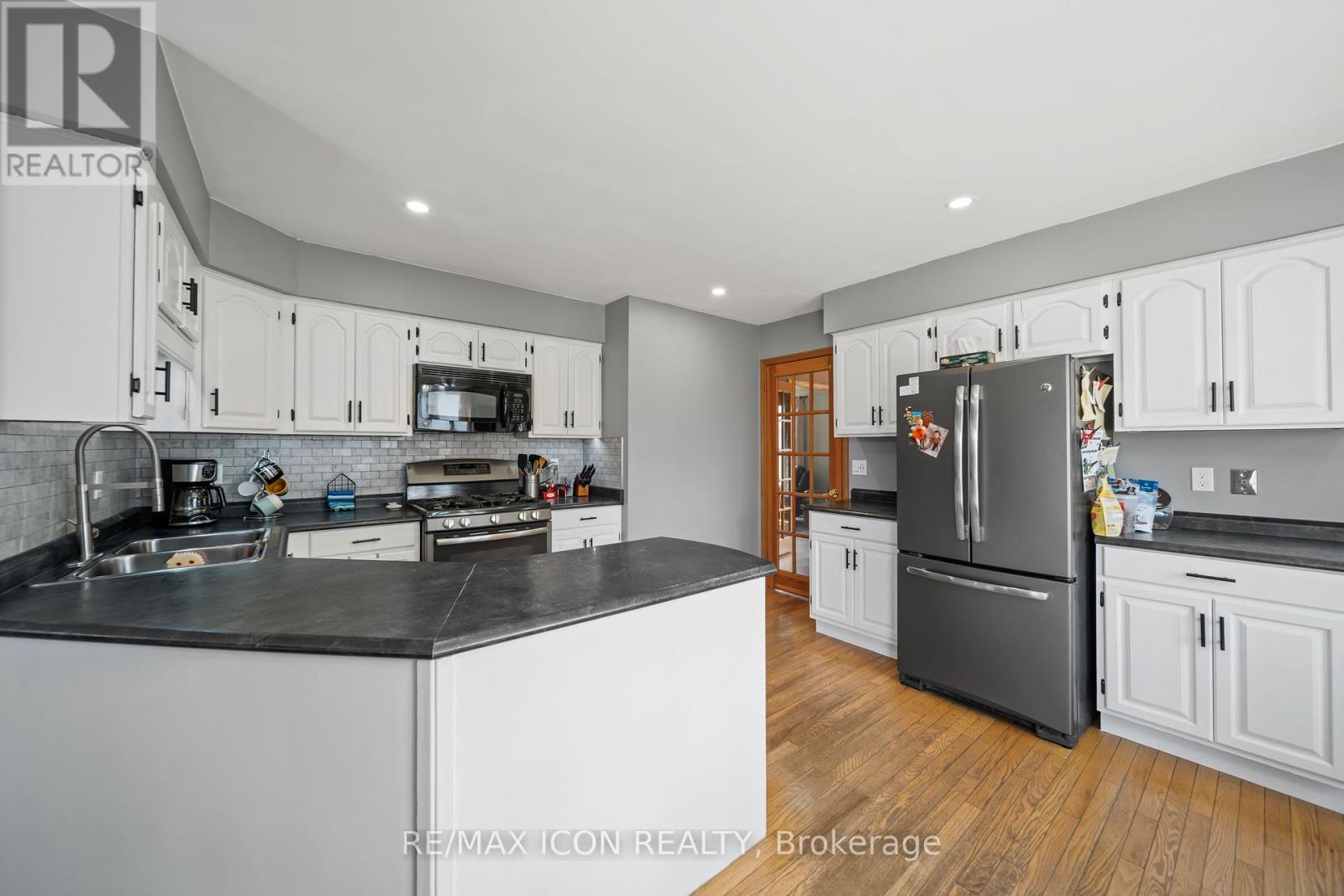227 WILLIAM STREET E - 8