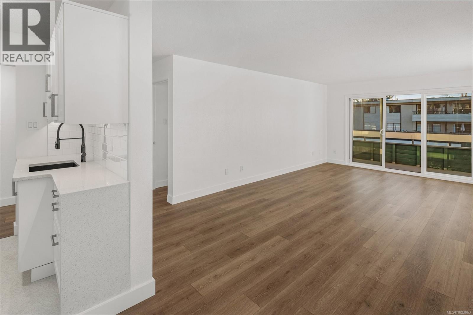 #303 2095 Oak Bay Ave - 10