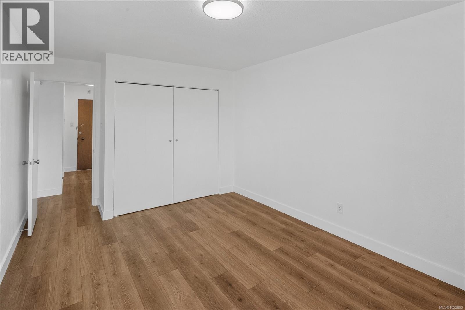 #303 2095 Oak Bay Ave - 17