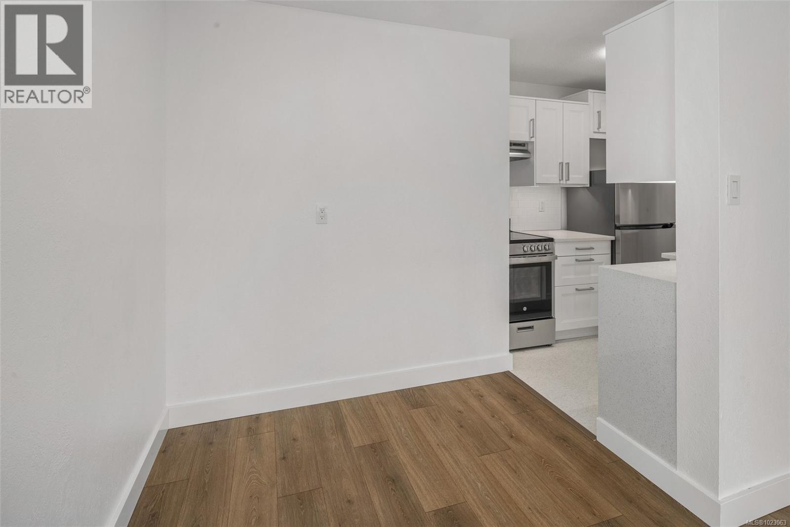 #303 2095 Oak Bay Ave - 9