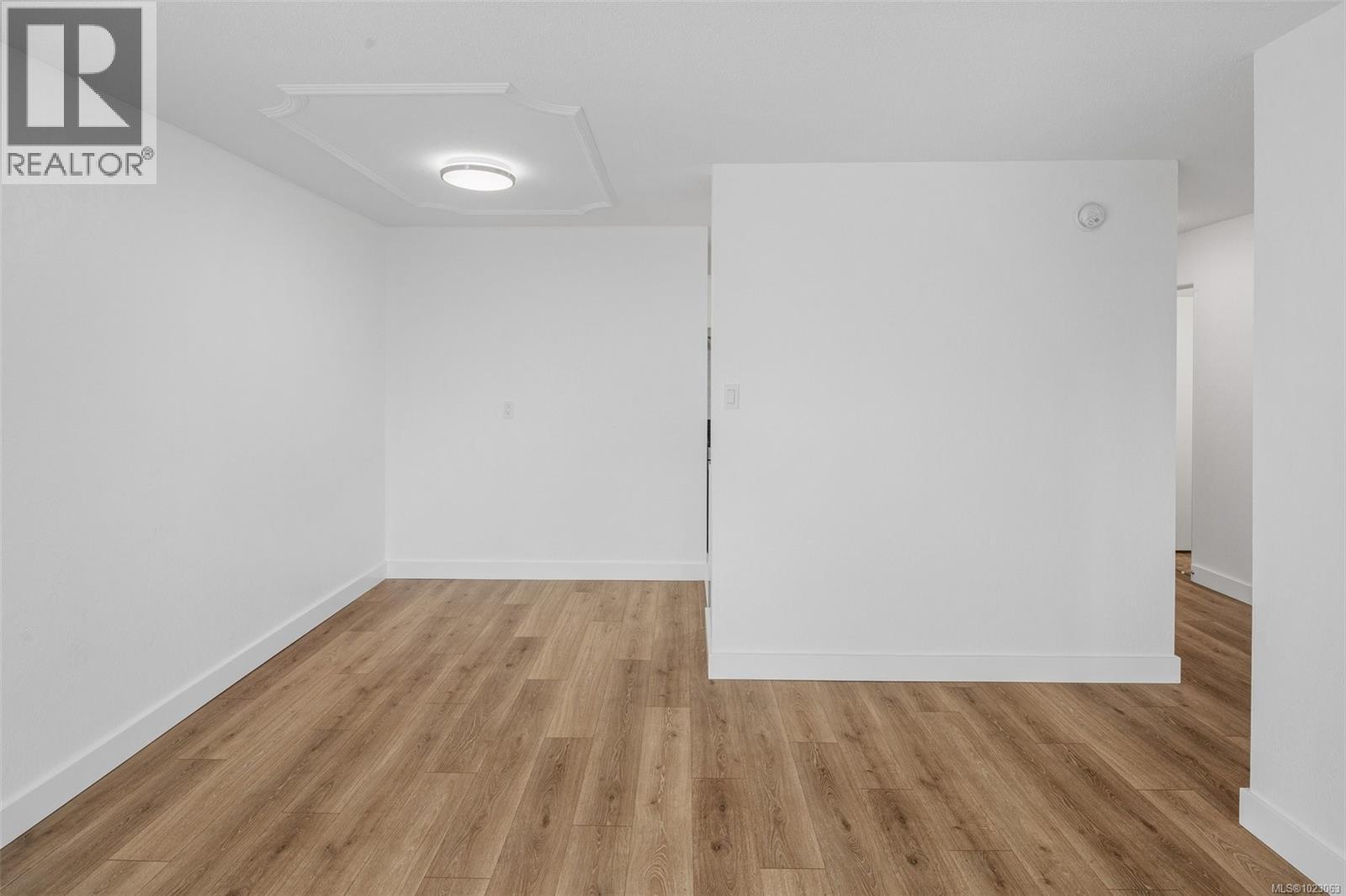 #303 2095 Oak Bay Ave - 13