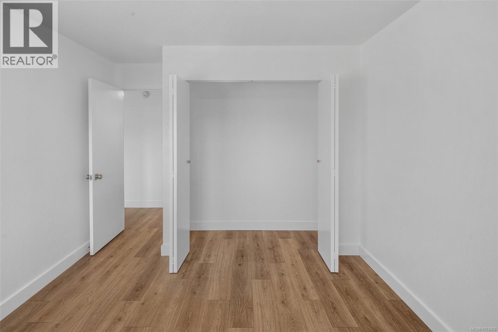 #303 2095 Oak Bay Ave - 18