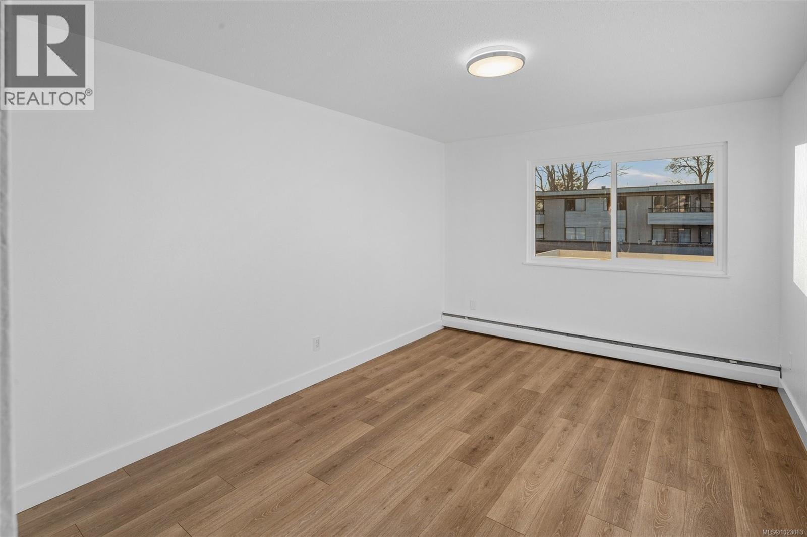 #303 2095 Oak Bay Ave - 16