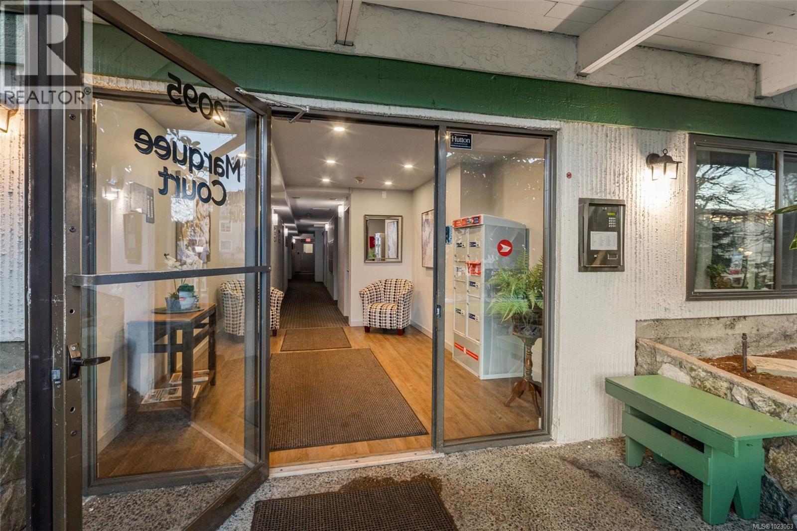 #303 2095 OAK BAY AVE - 2