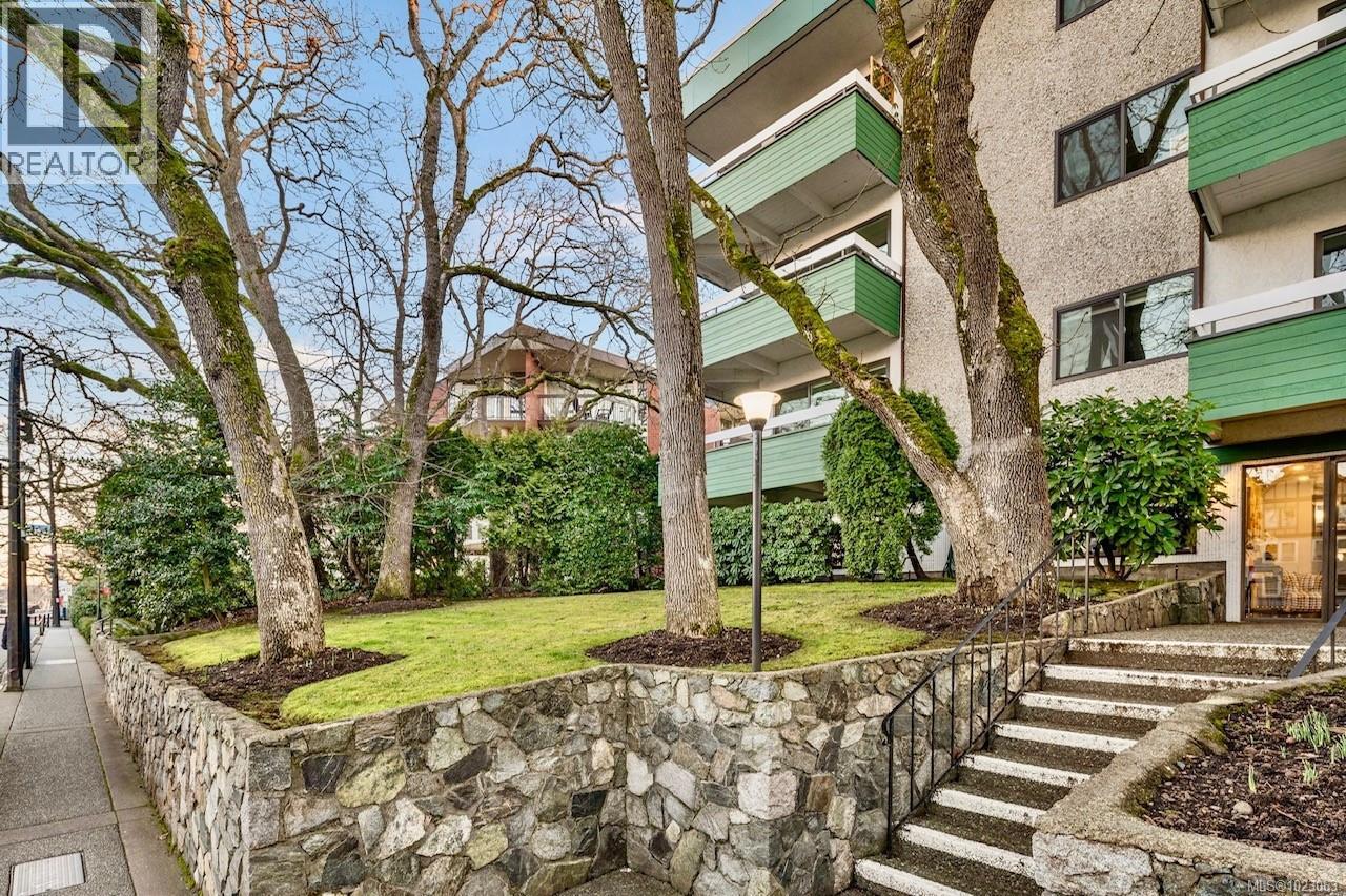 #303 2095 Oak Bay Ave - 28