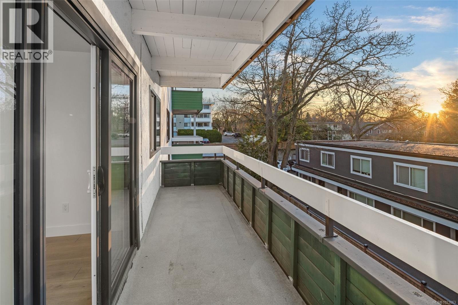 #303 2095 Oak Bay Ave - 19