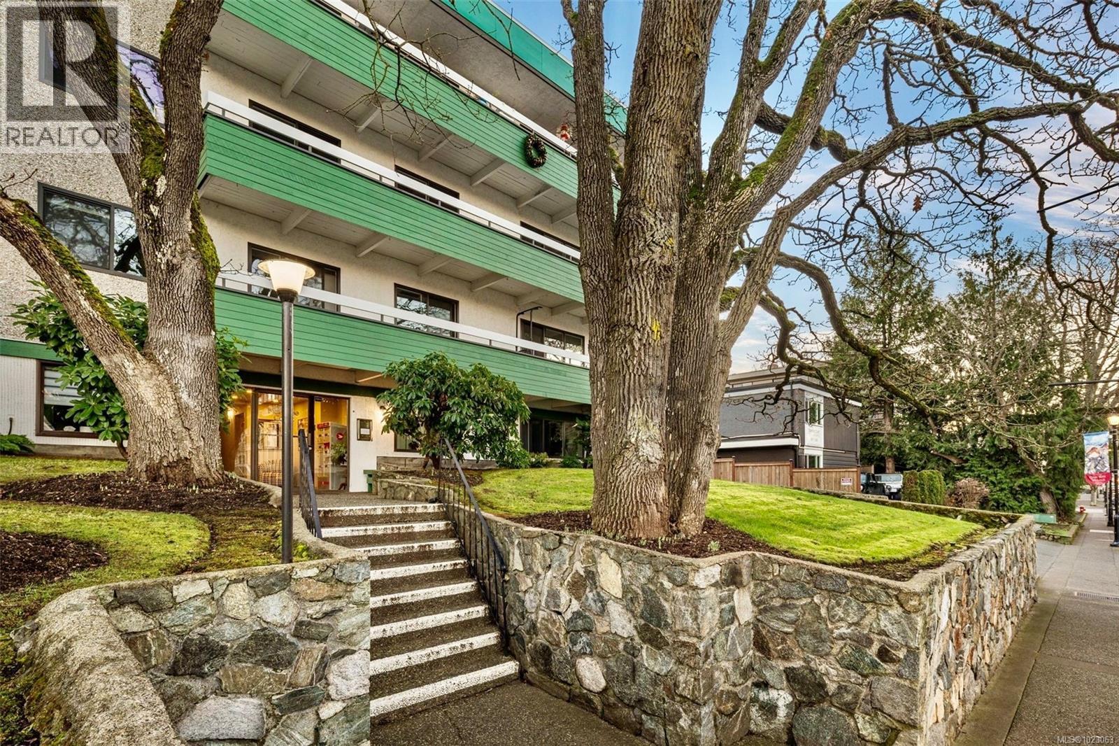 #303 2095 Oak Bay Ave - 27