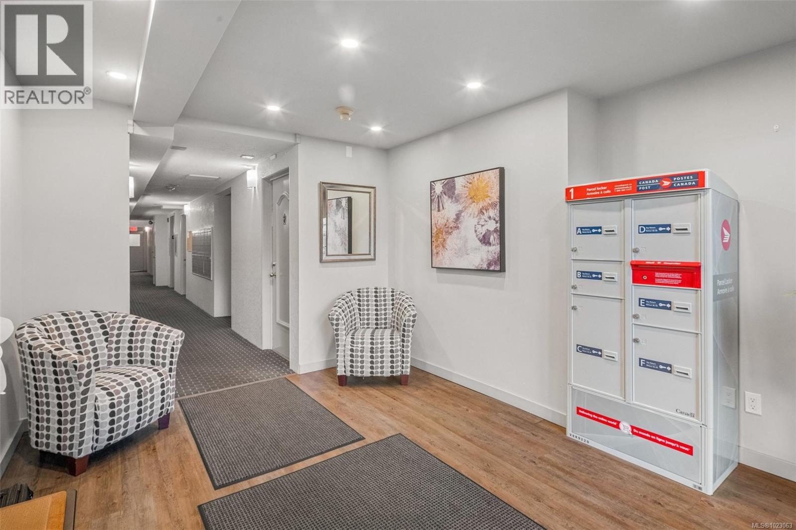 #303 2095 Oak Bay Ave - 24