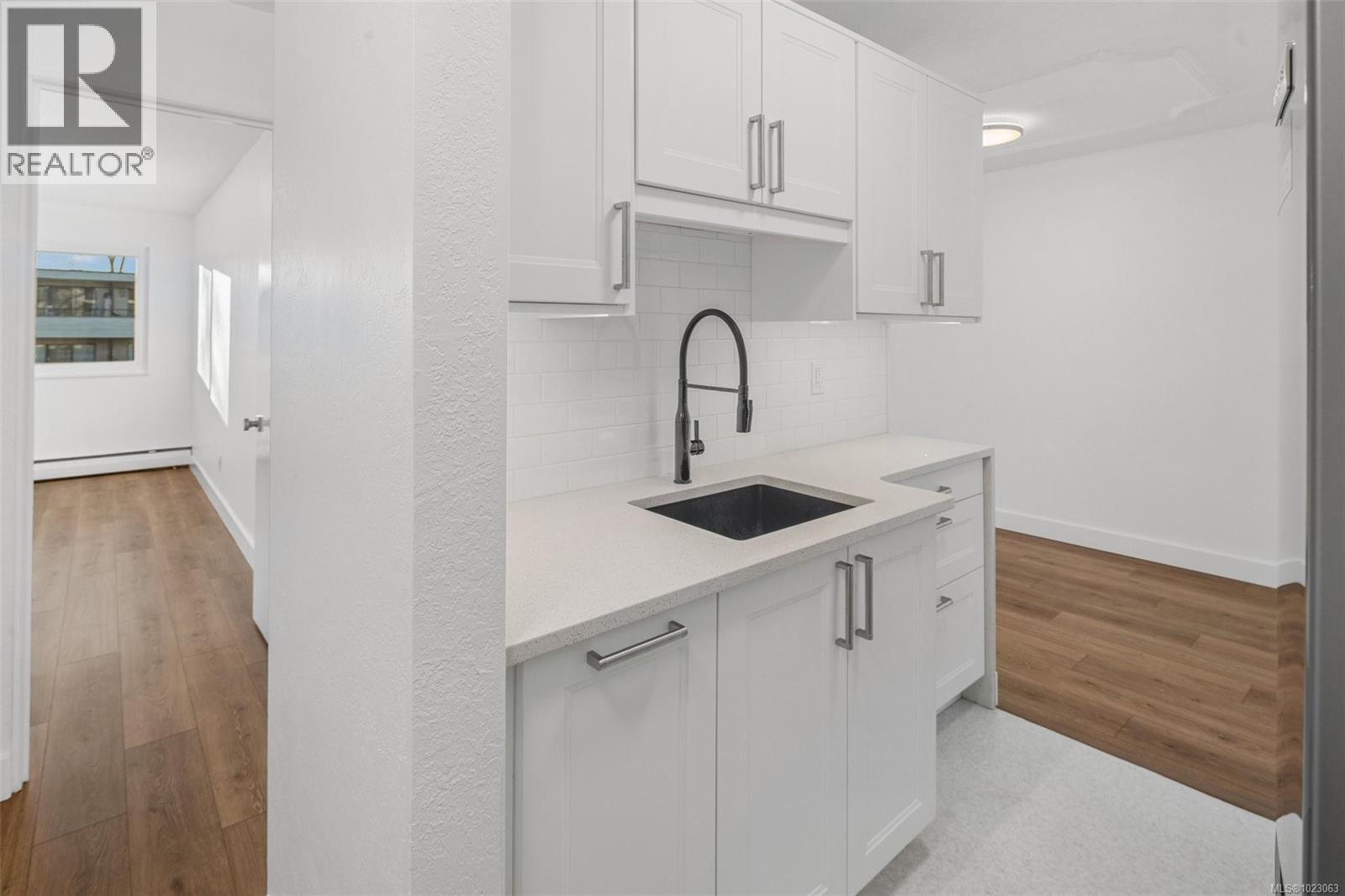 #303 2095 Oak Bay Ave - 5