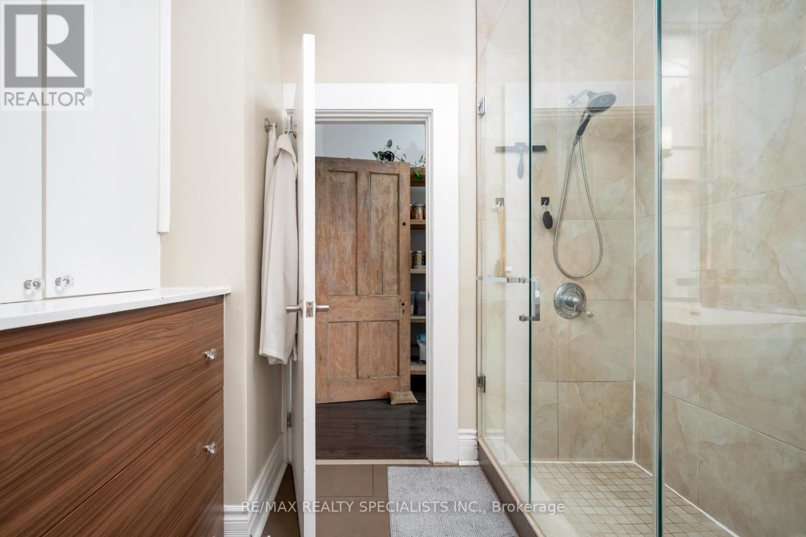 48 LEOPOLD STREET - 33