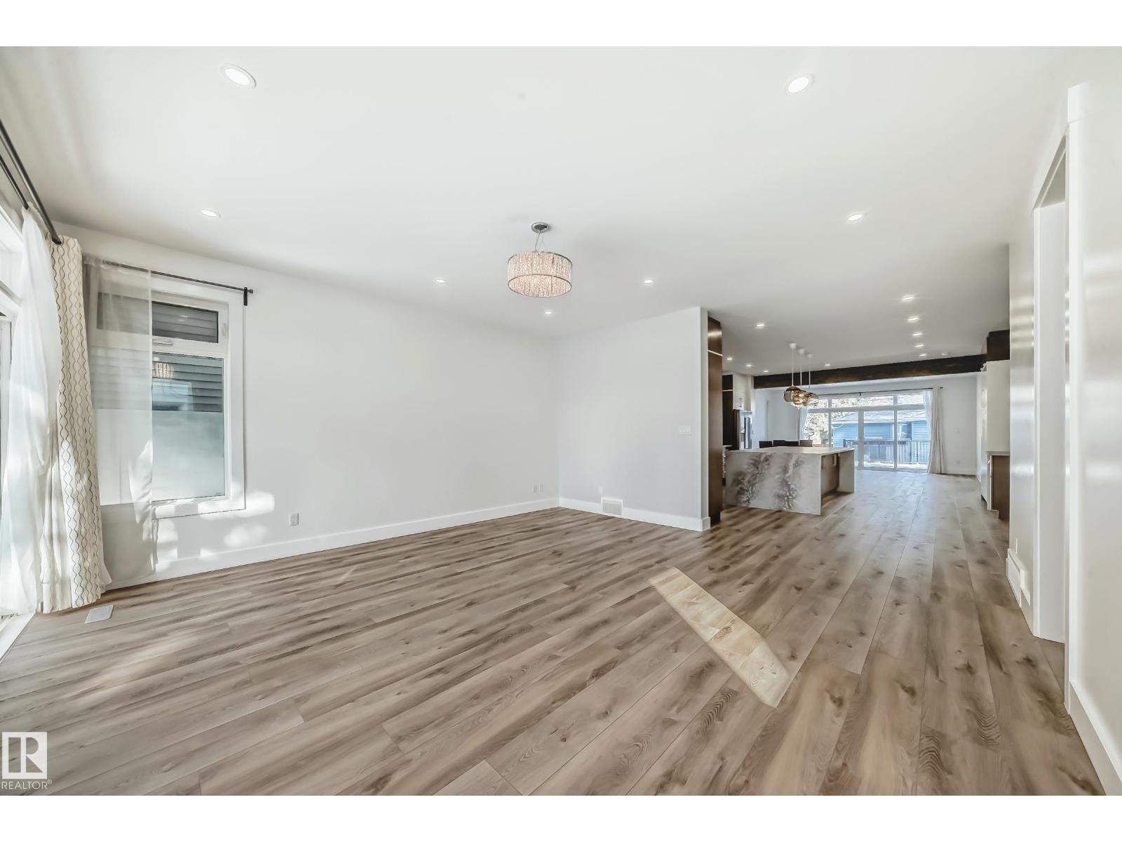 10506 68 AV NW, Edmonton