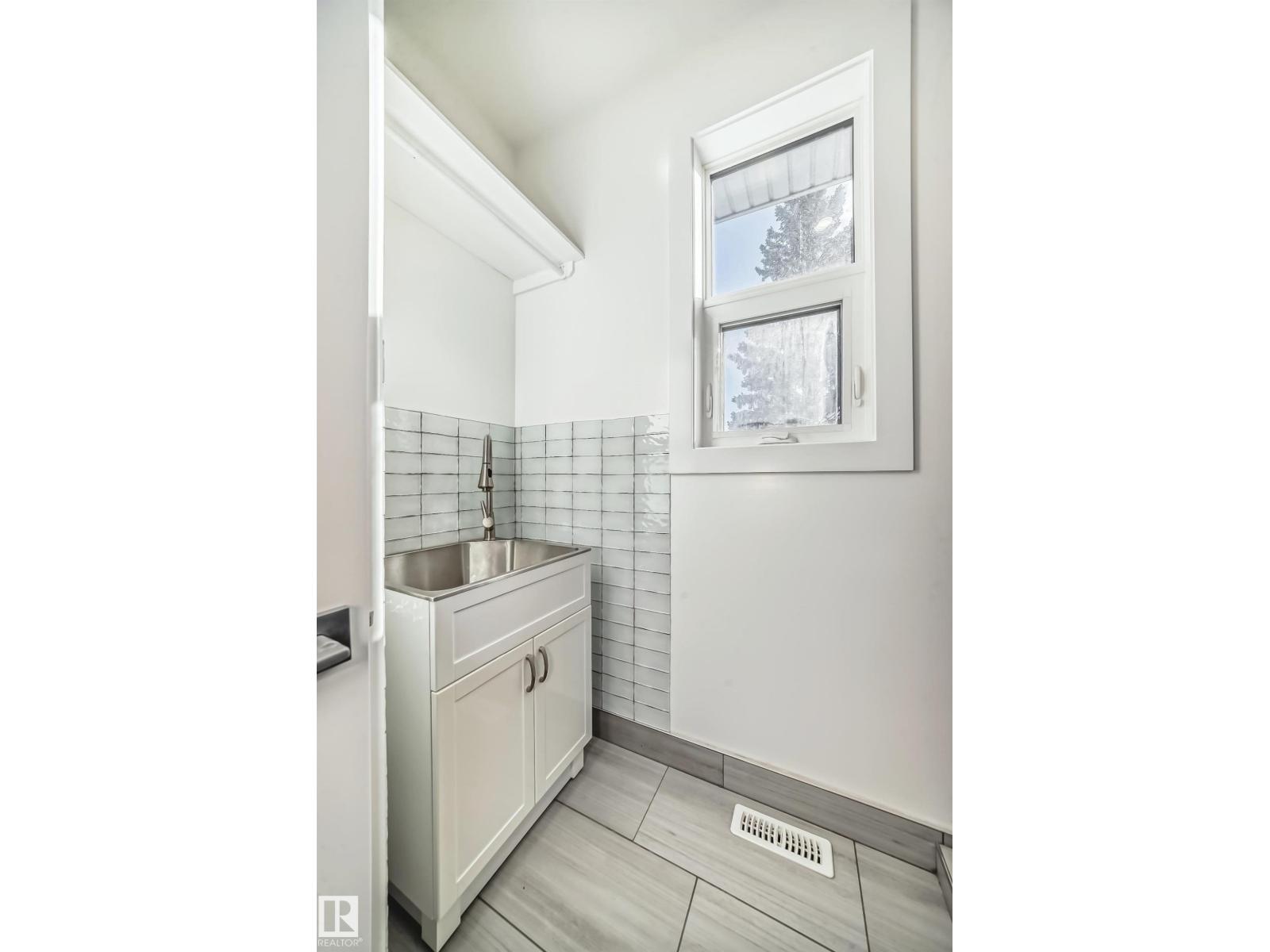 10506 68 AV NW, Edmonton