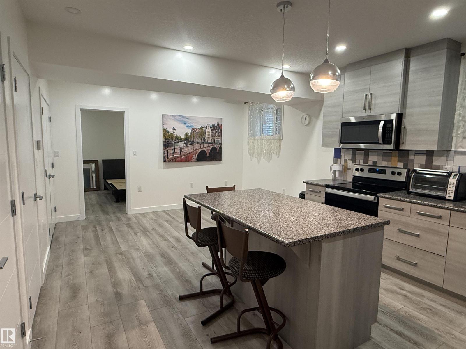 10506 68 AV NW, Edmonton