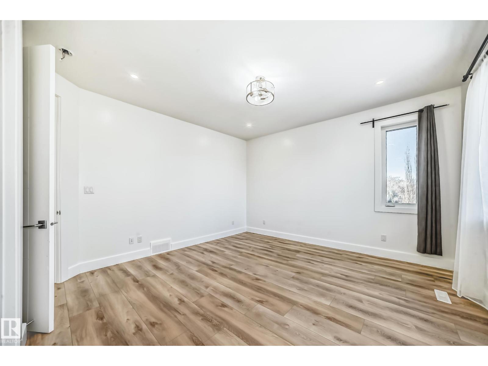 10506 68 AV NW, Edmonton