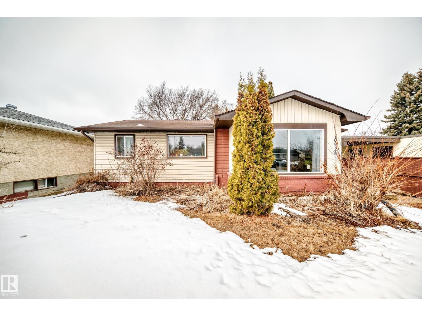 10928 149 ST NW - 1
