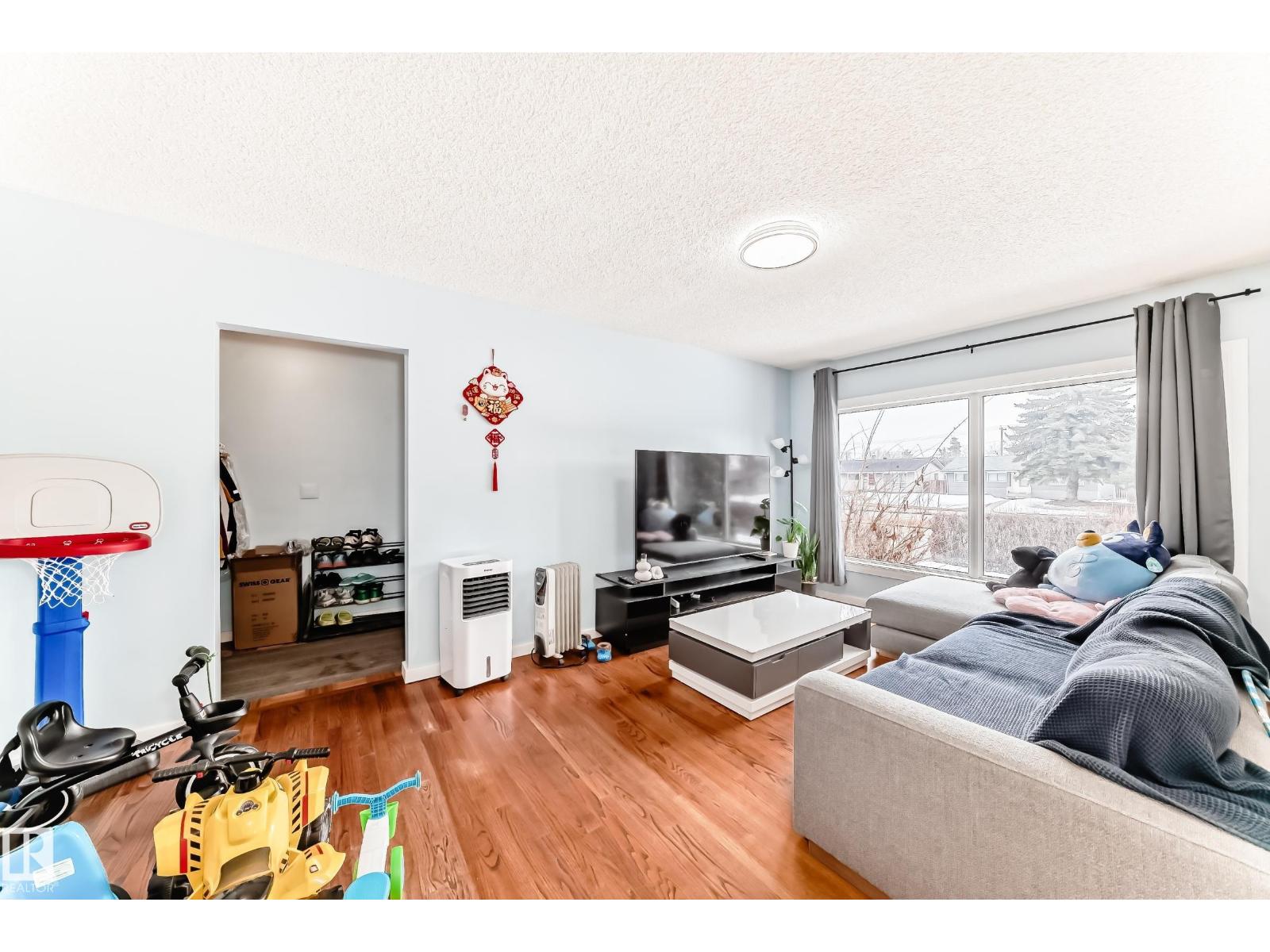 10928 149 ST NW - 3