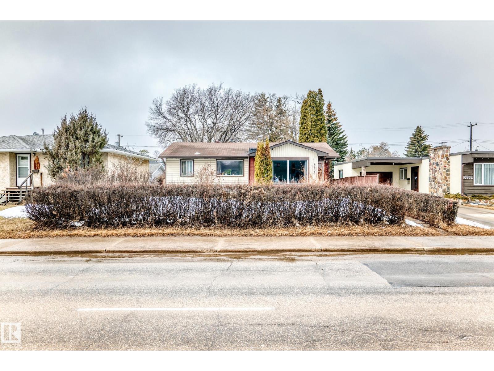 10928 149 ST NW, Edmonton