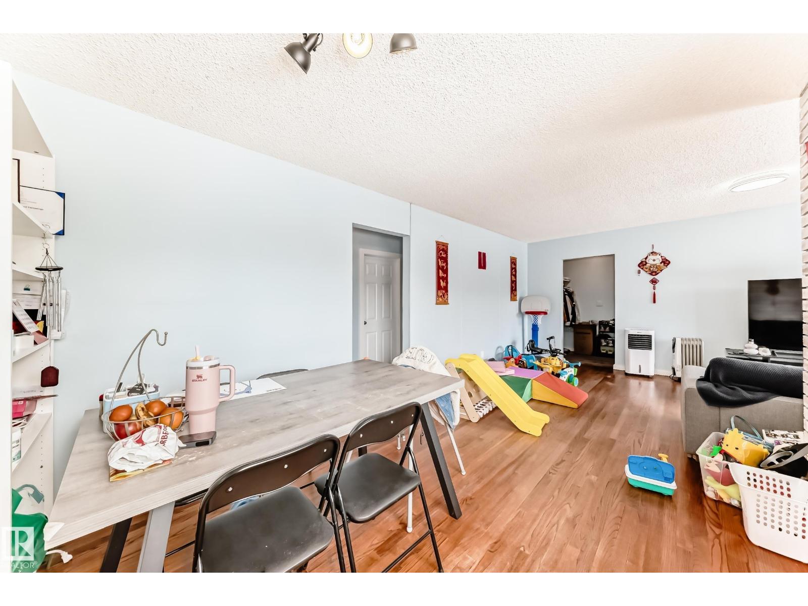 10928 149 ST NW - 6