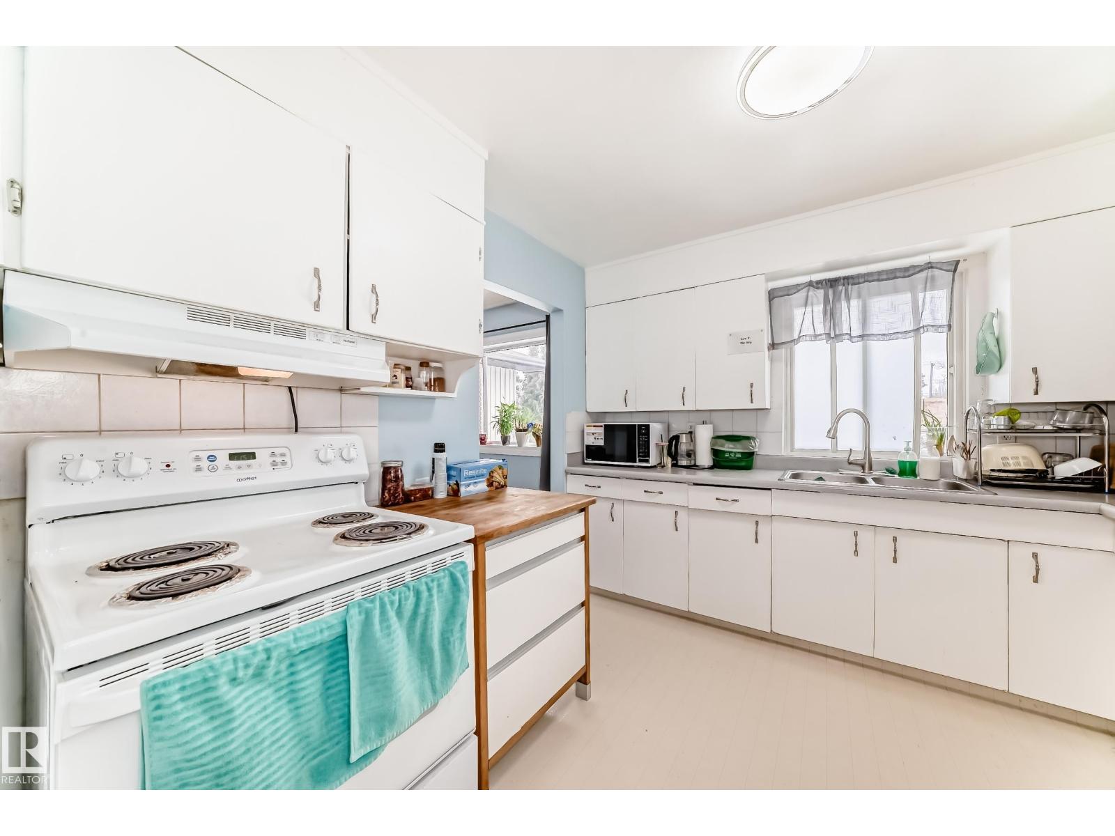 10928 149 ST NW - 8