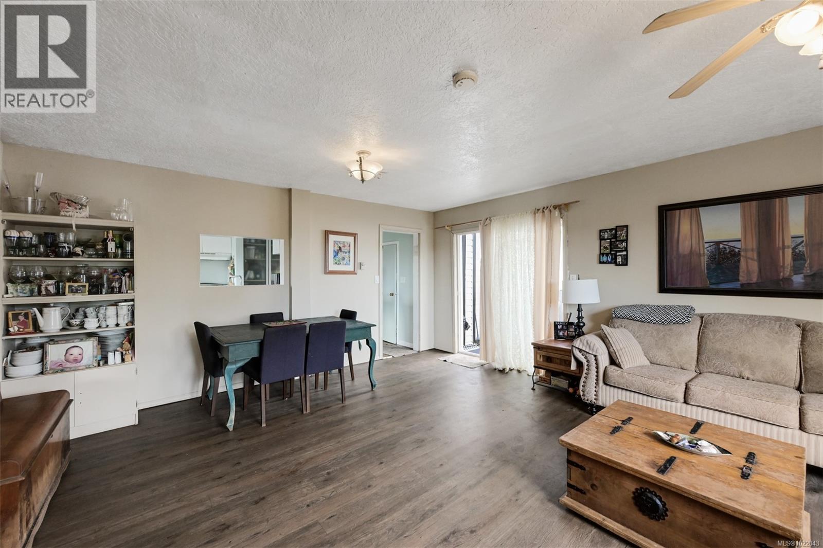 3883 Douglas St - 6
