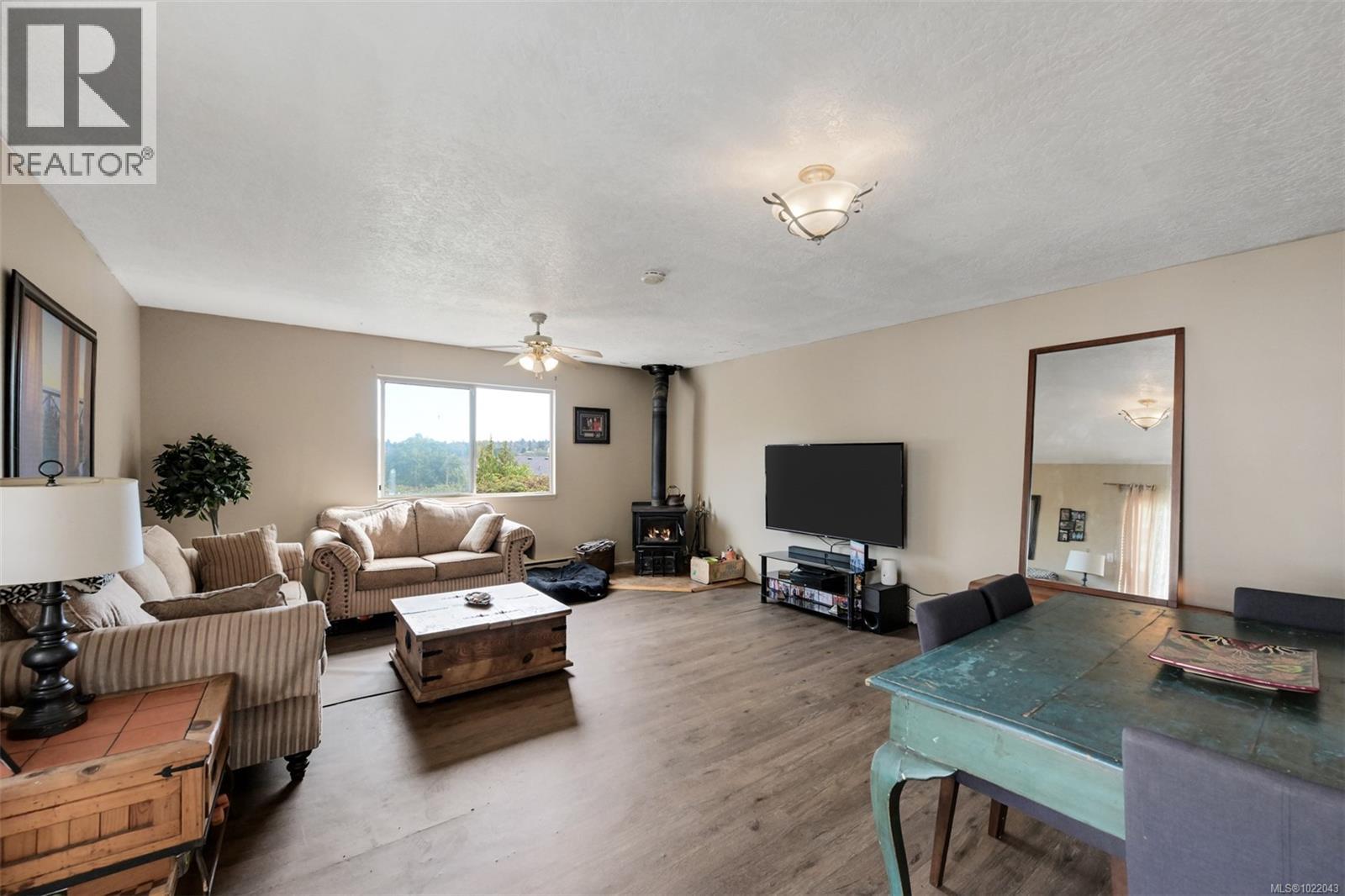 3883 Douglas St - 4