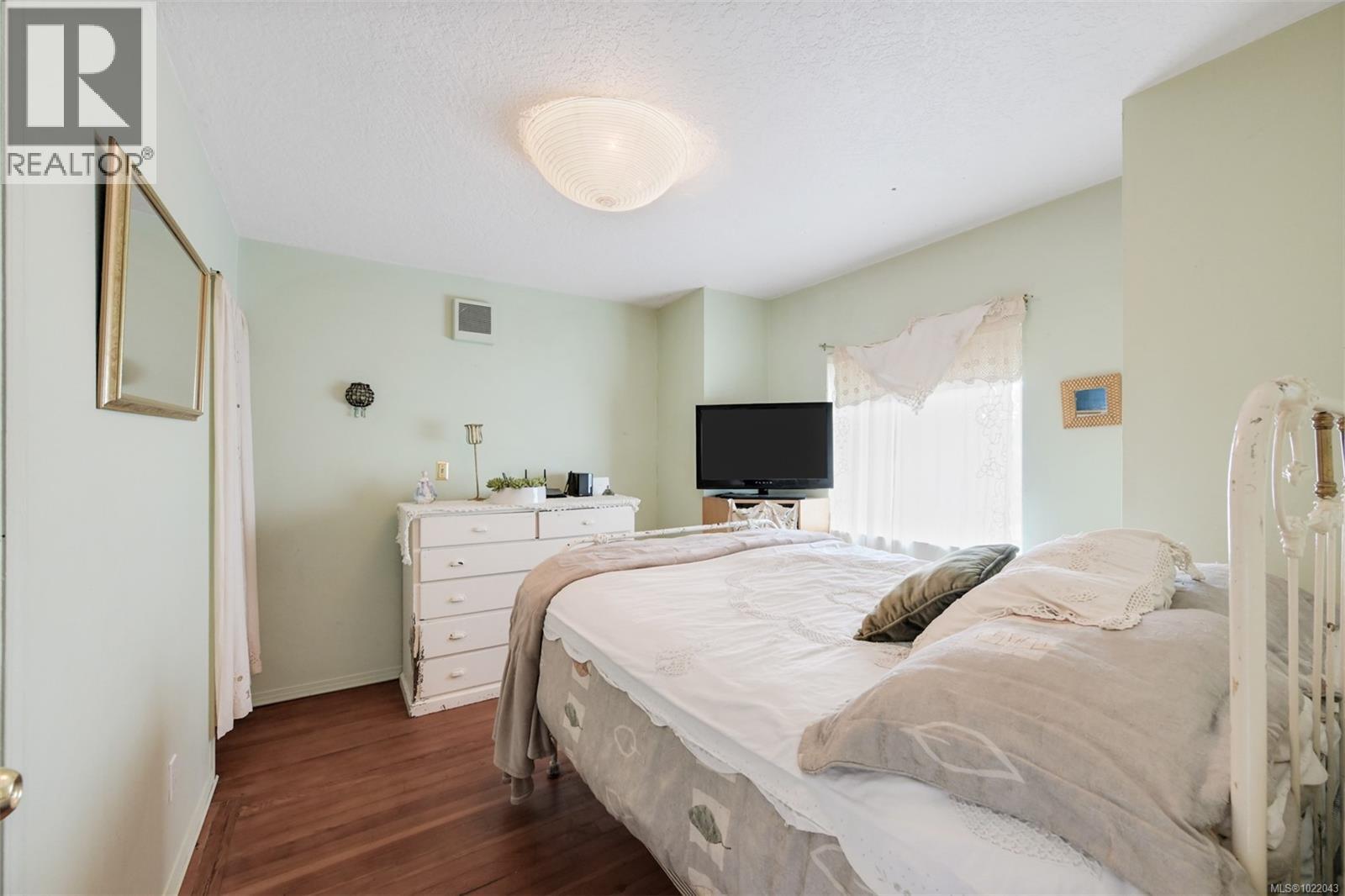 3883 Douglas St - 12