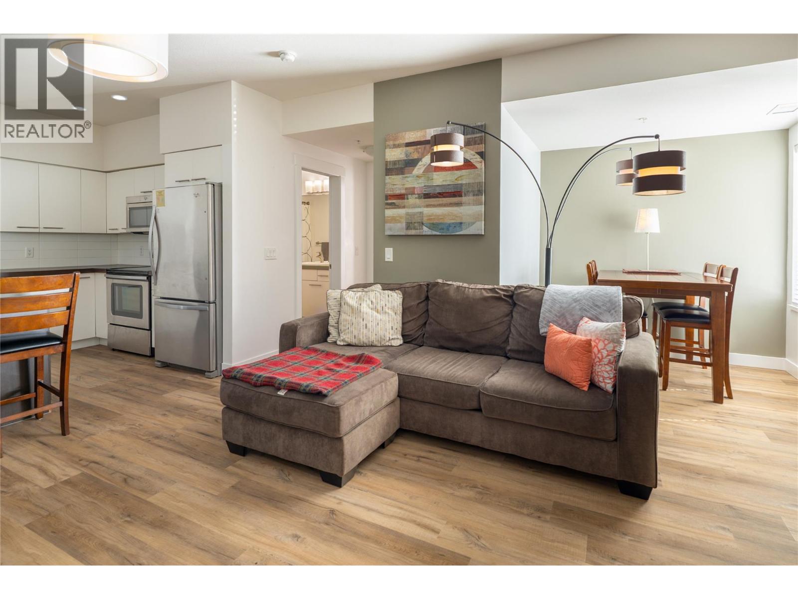 208 985 ACADEMY Way, Kelowna