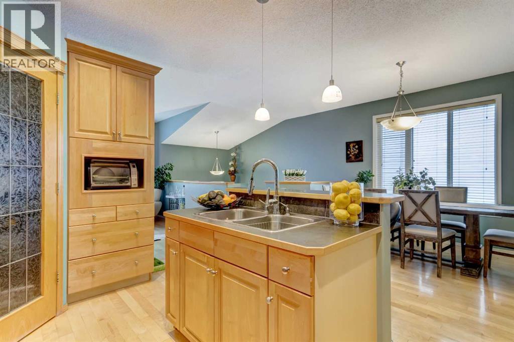 Single Family House Bi-level for Sale in  Elgin Drive SE McKenzie Towne Calgary 