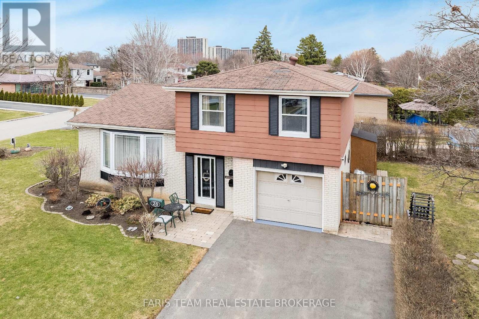 28 BROMLEY CRESCENT - 1