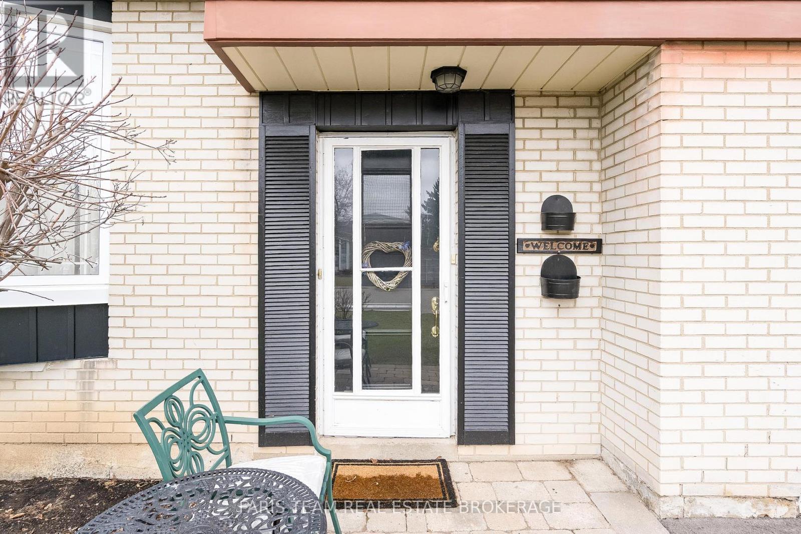 28 BROMLEY CRESCENT - 3