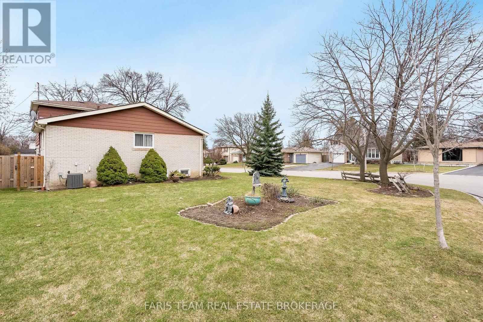 28 BROMLEY CRESCENT - 30