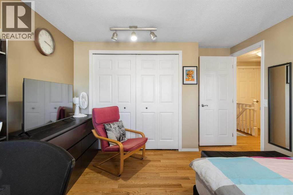 16 Midridge Gardens SE Photo 19 - Calgary Real Estate