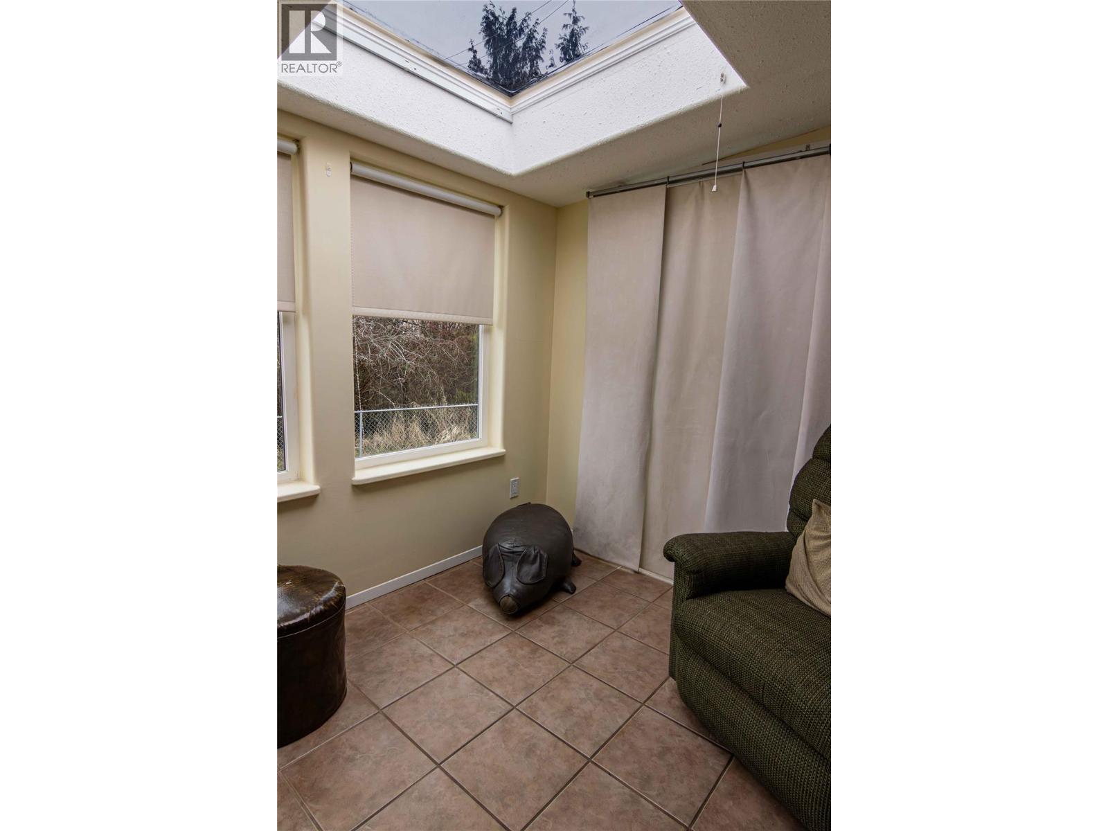 2455 5TH AVENUE NE - 10