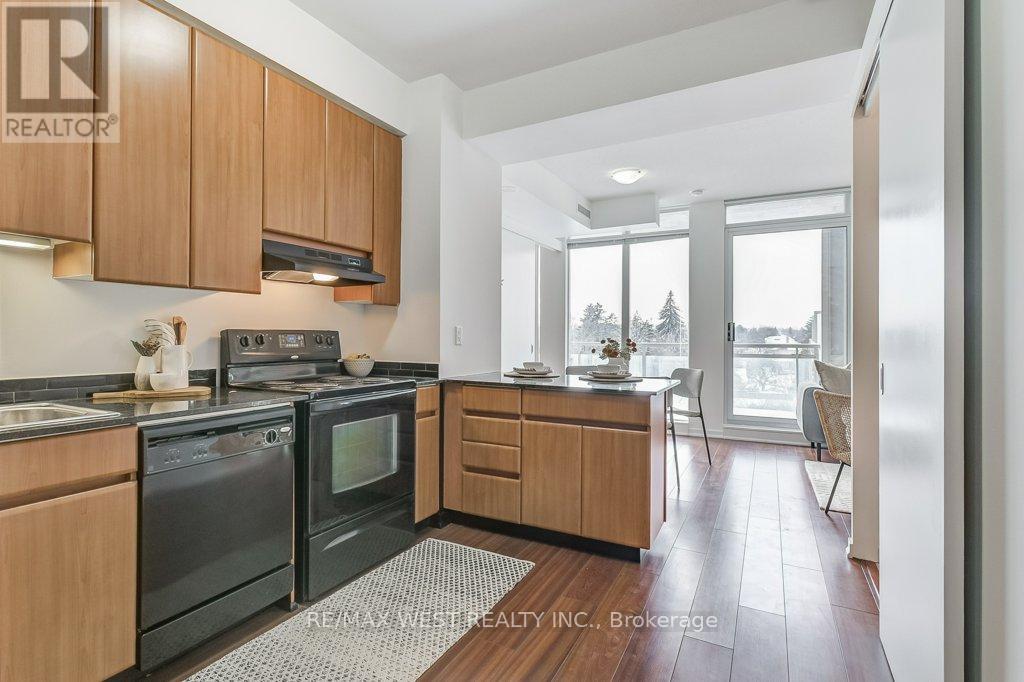 #501 30 CANTERBURY PLACE - 3