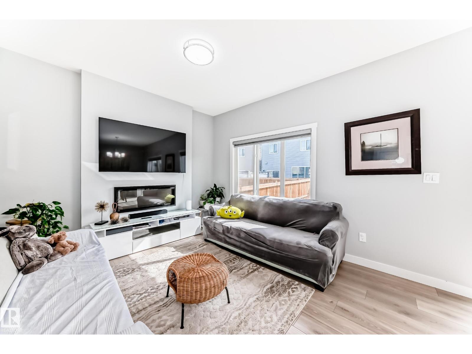 19635 29 AV NW, Edmonton