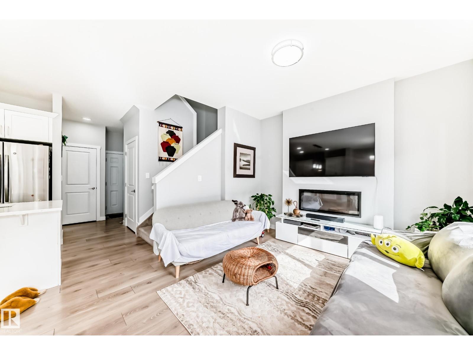 19635 29 AV NW, Edmonton