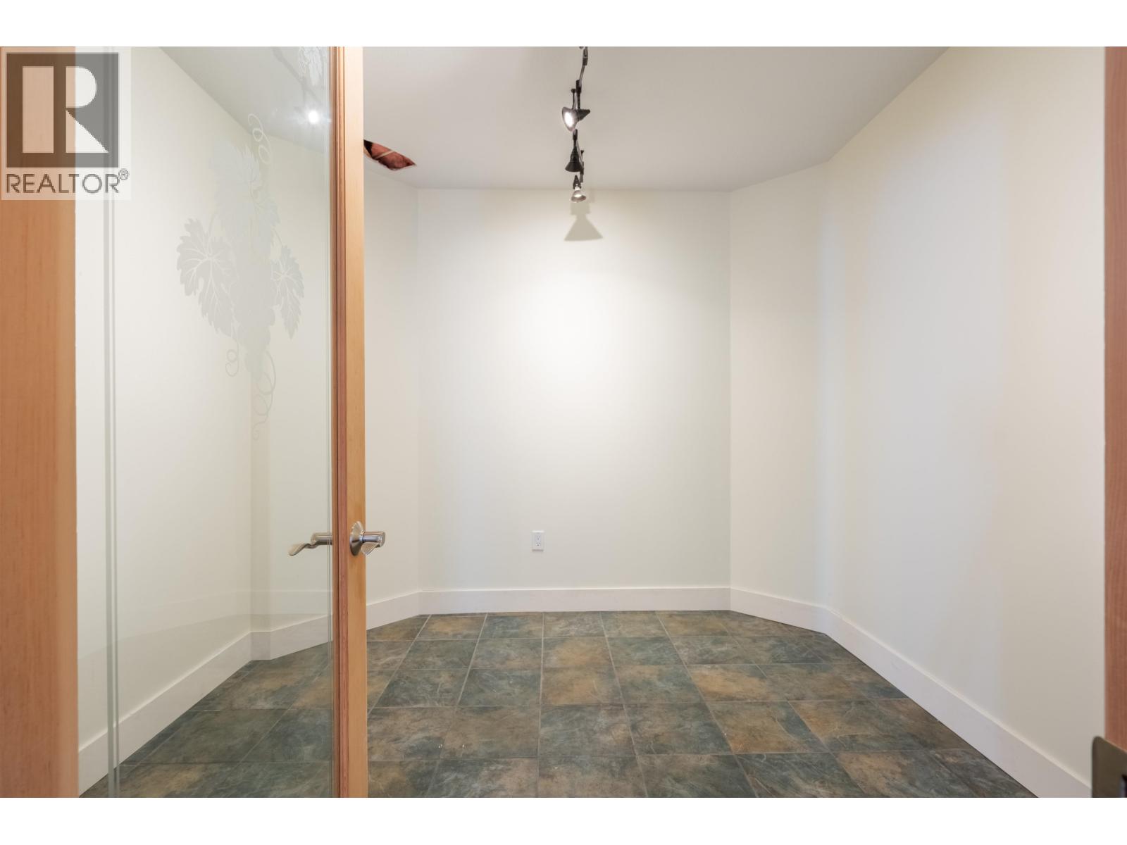 2329 MCTAVISH ROAD - 35