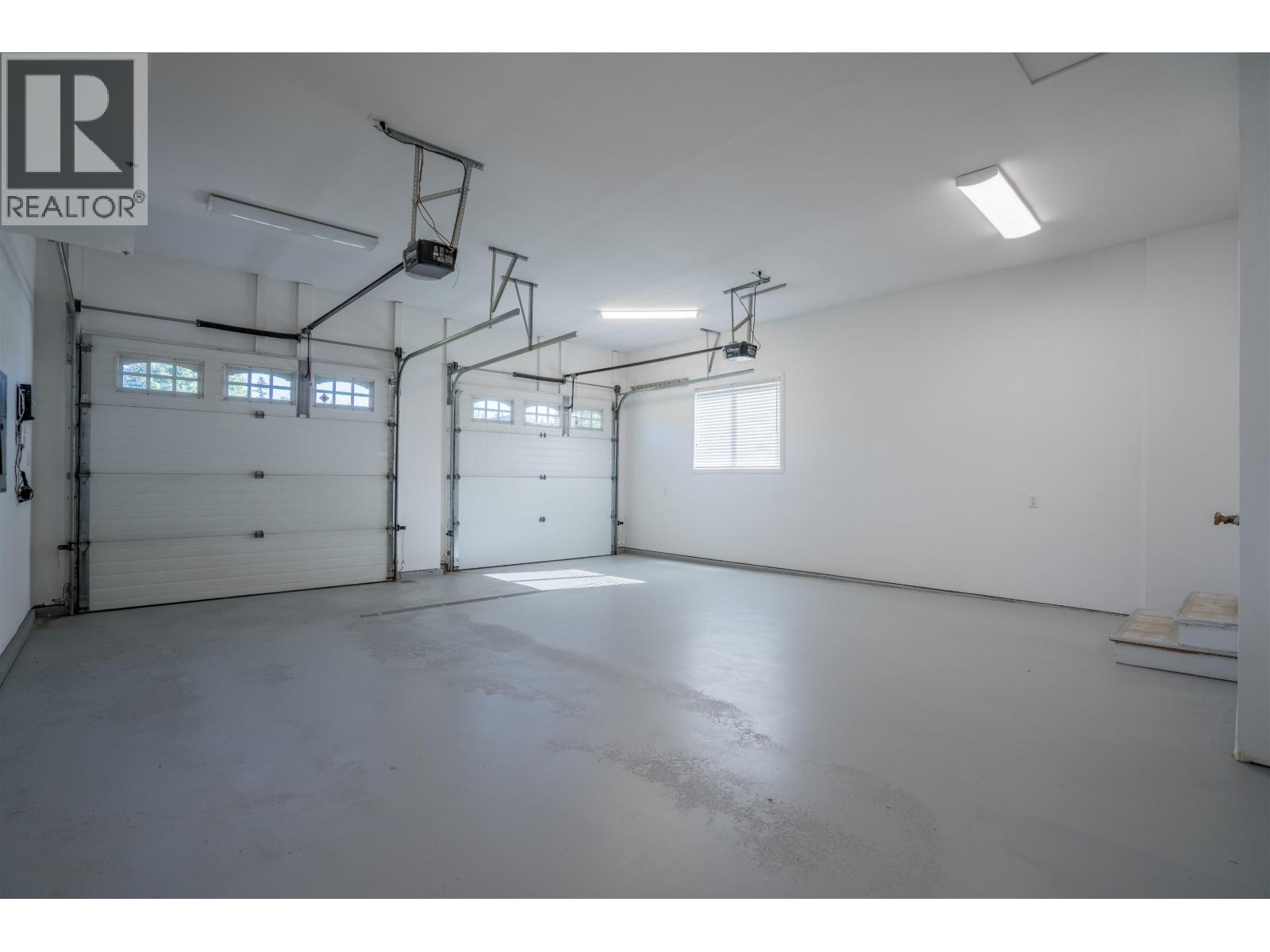 2329 MCTAVISH ROAD - 37