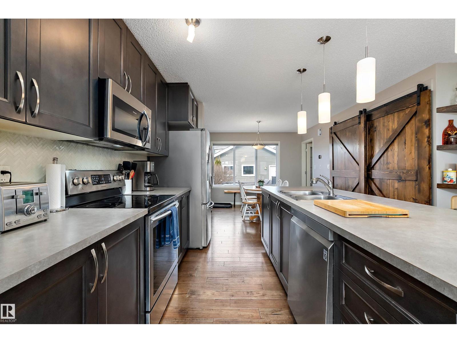 8324 23 AV SW, Edmonton