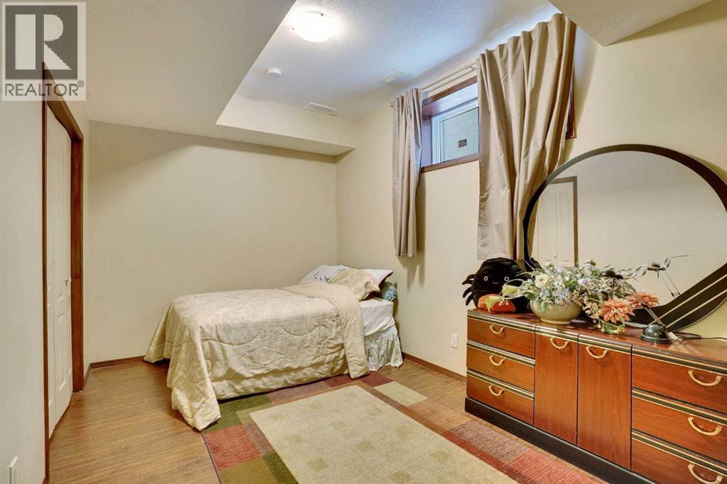 Single Family House for Sale in  Tremblant Way SW Springbank Hill Calgary 