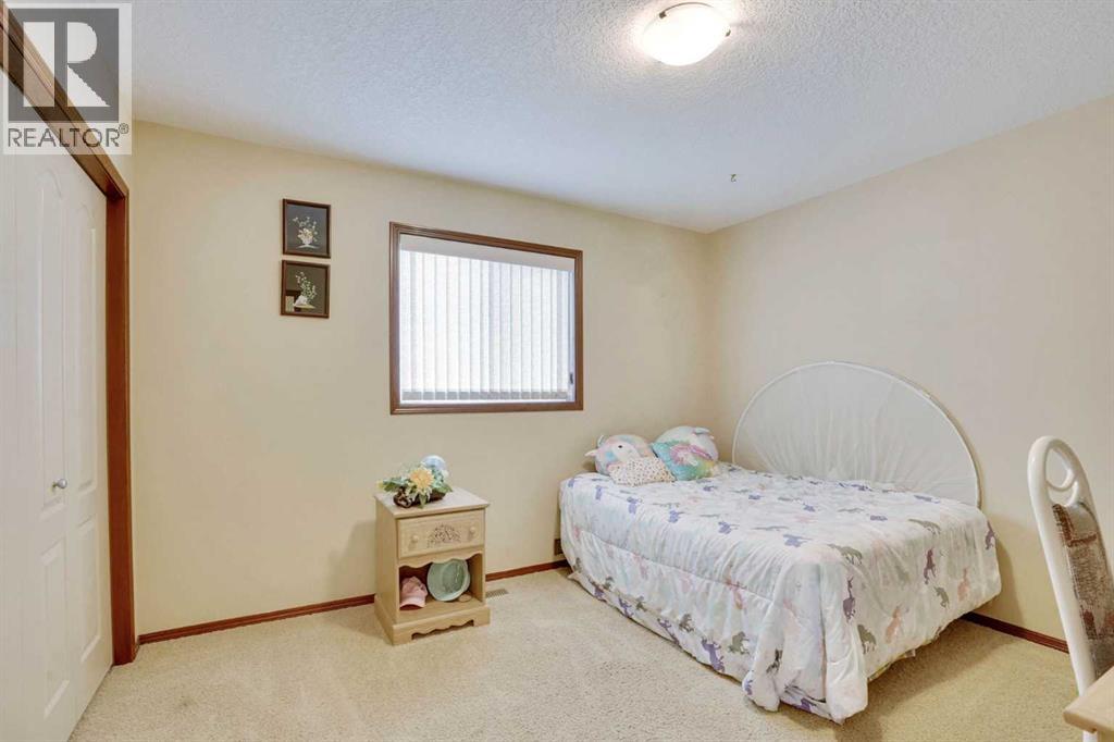 Single Family House for Sale in  Tremblant Way SW Springbank Hill Calgary 