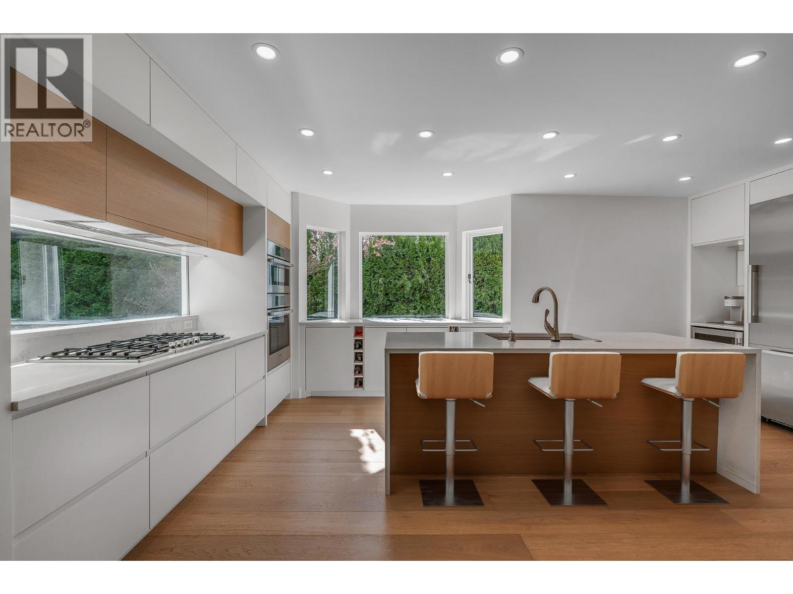 1842 MATHERS COURT, West Vancouver