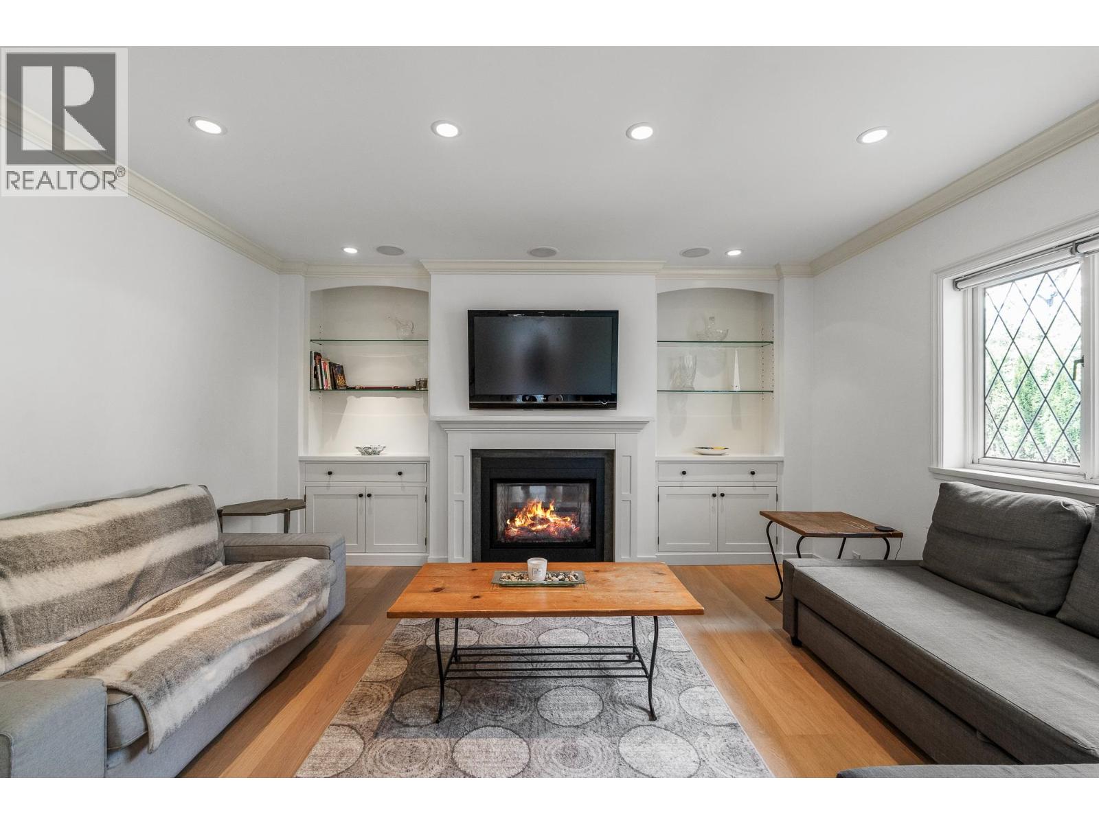 1842 MATHERS COURT, West Vancouver