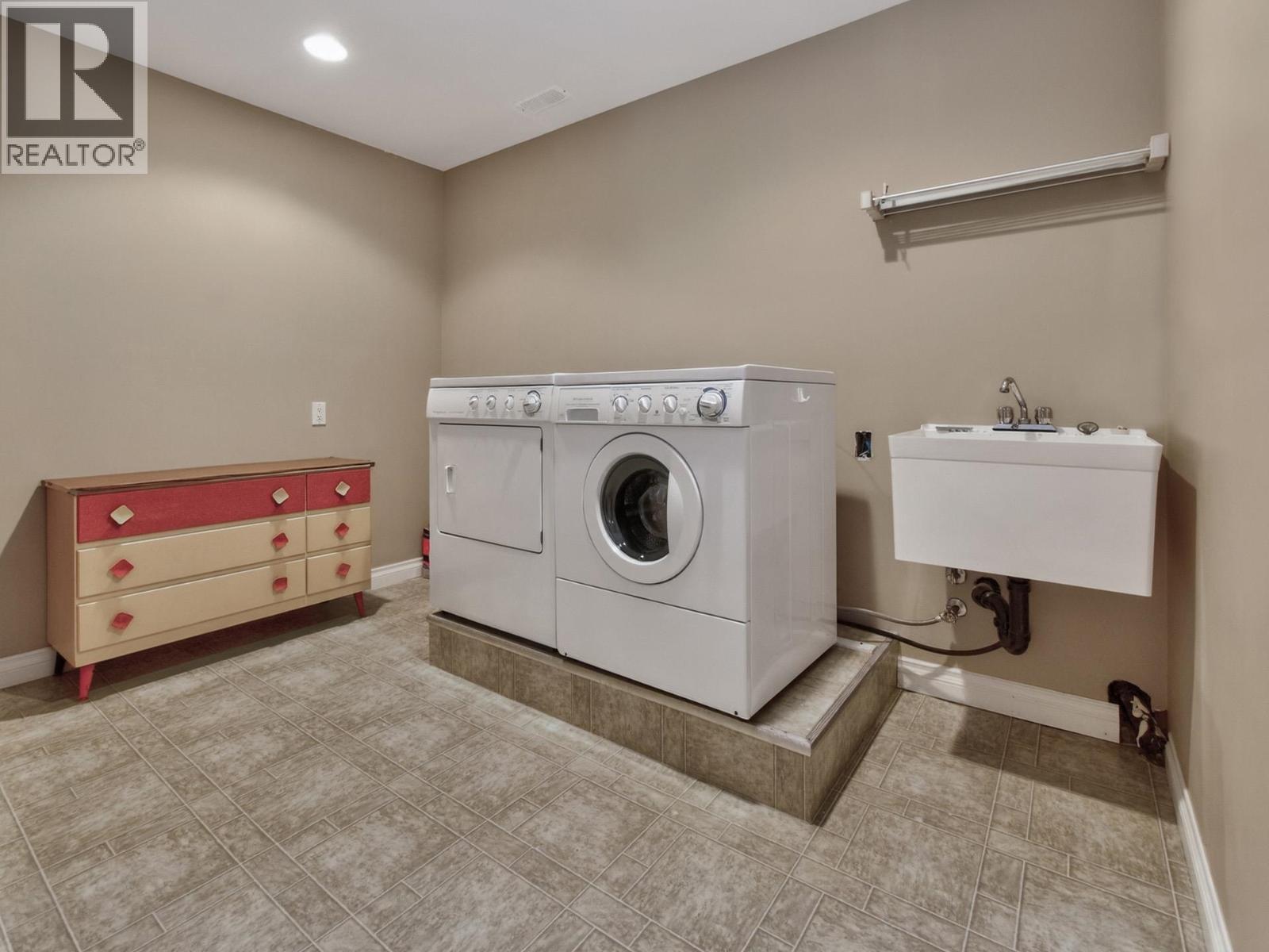 6249 BAILLIE ROAD, Sechelt