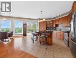 6249 Baillie Road, Sechelt, BC V7Z0R5 Photo 11