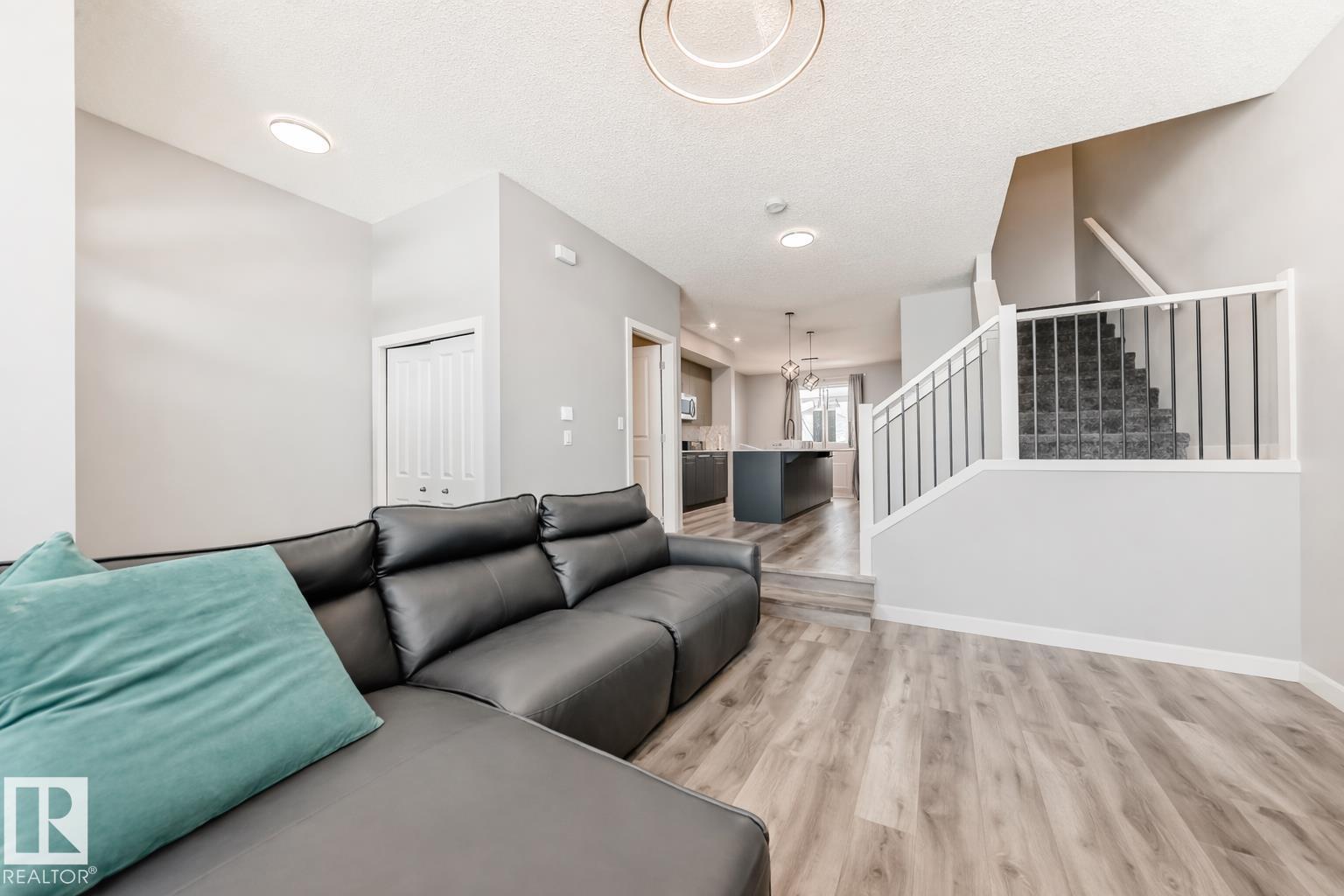 2266 54 ST SW, Edmonton