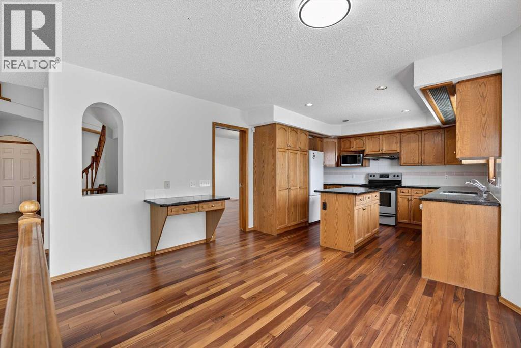 Single Family House for Sale in  Hawkmount Green NW Hawkwood Calgary 