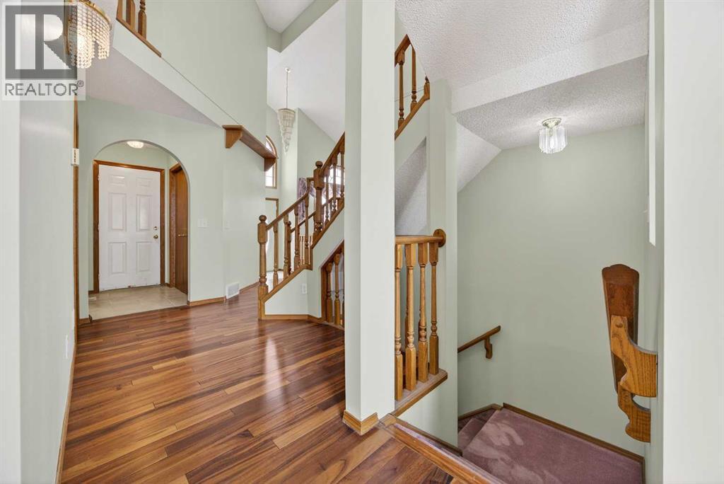 Single Family House for Sale in  Hawkmount Green NW Hawkwood Calgary 