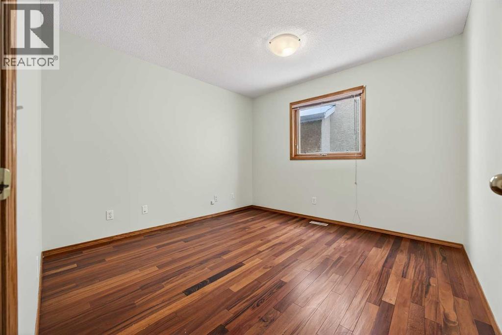 Single Family House for Sale in  Hawkmount Green NW Hawkwood Calgary 