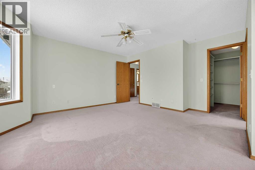 Single Family House for Sale in  Hawkmount Green NW Hawkwood Calgary 